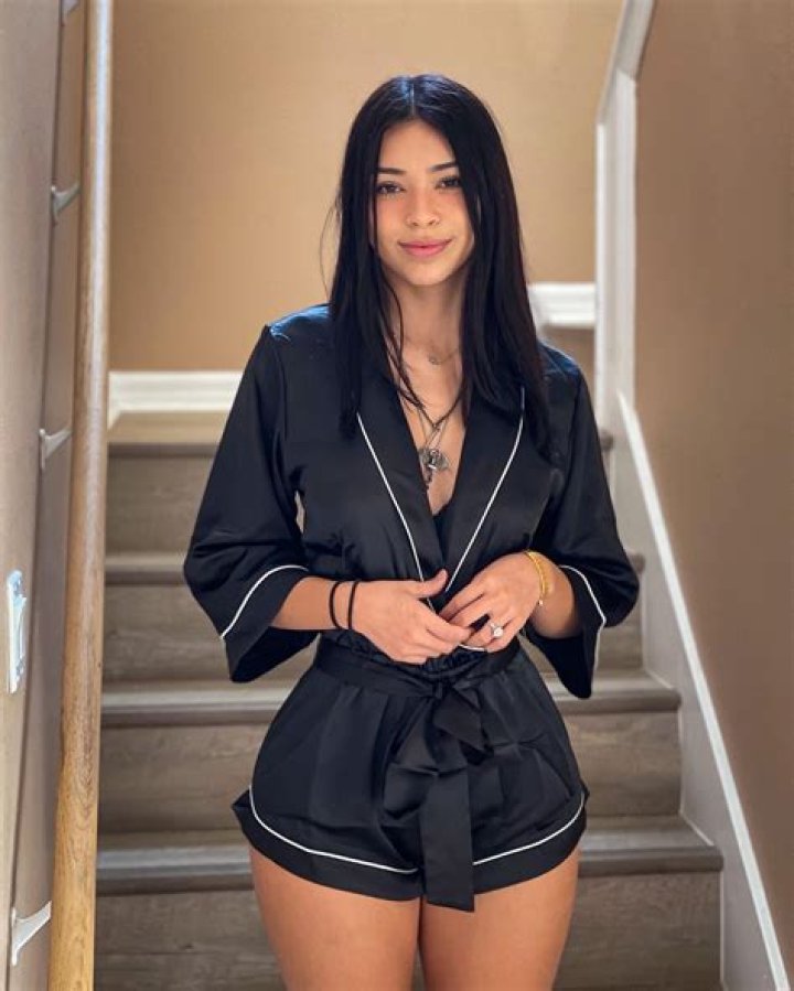 Aishahofey Gyatt Naked: Debunking Myths and Understanding the Truth