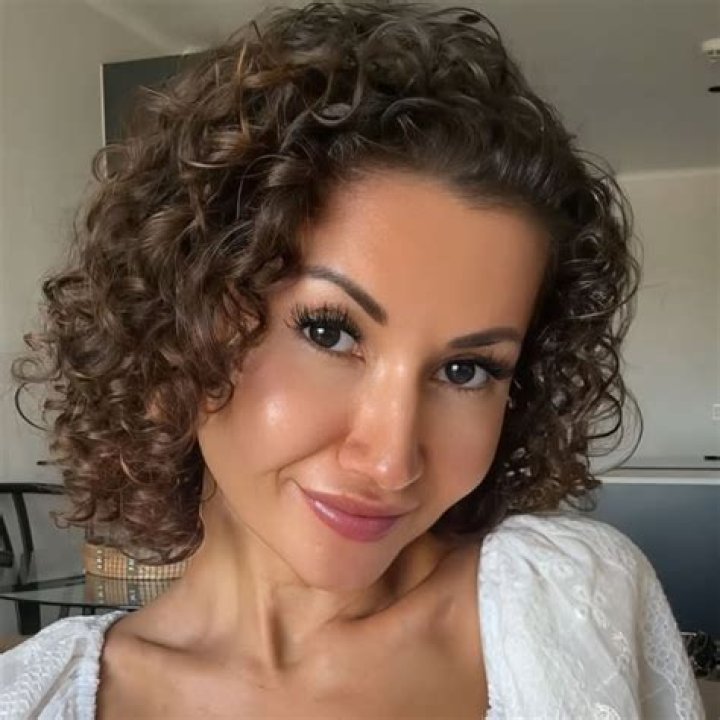 Curly Amelia OnlyFans: A Comprehensive Guide to Her Journey, Content, and Influence
