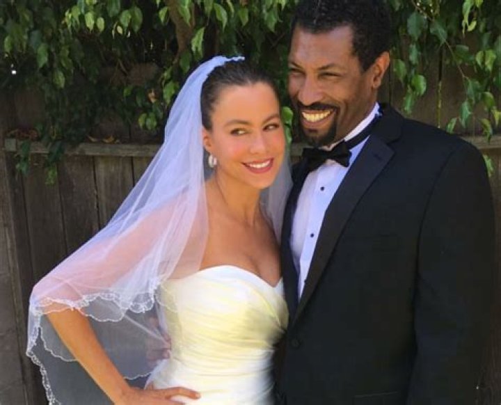 Deon Cole Wife Age: A Comprehensive Guide to Her Life, Career, and Relationship
